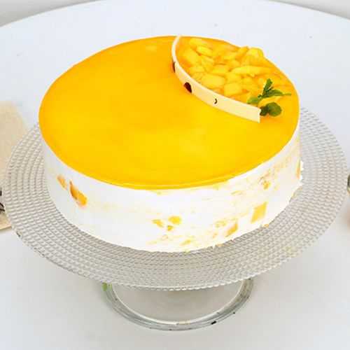 Delicate Eggless Mango Delight Cake to Agra, India